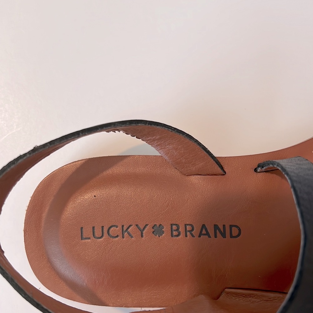 Black 6.5 lucky brand sandals in good used condition - Picture 5 of 6